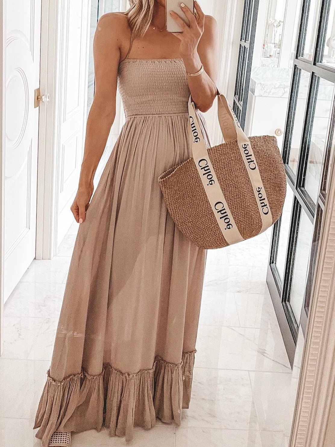 Well Tailored Dress with a Graceful Silhouette