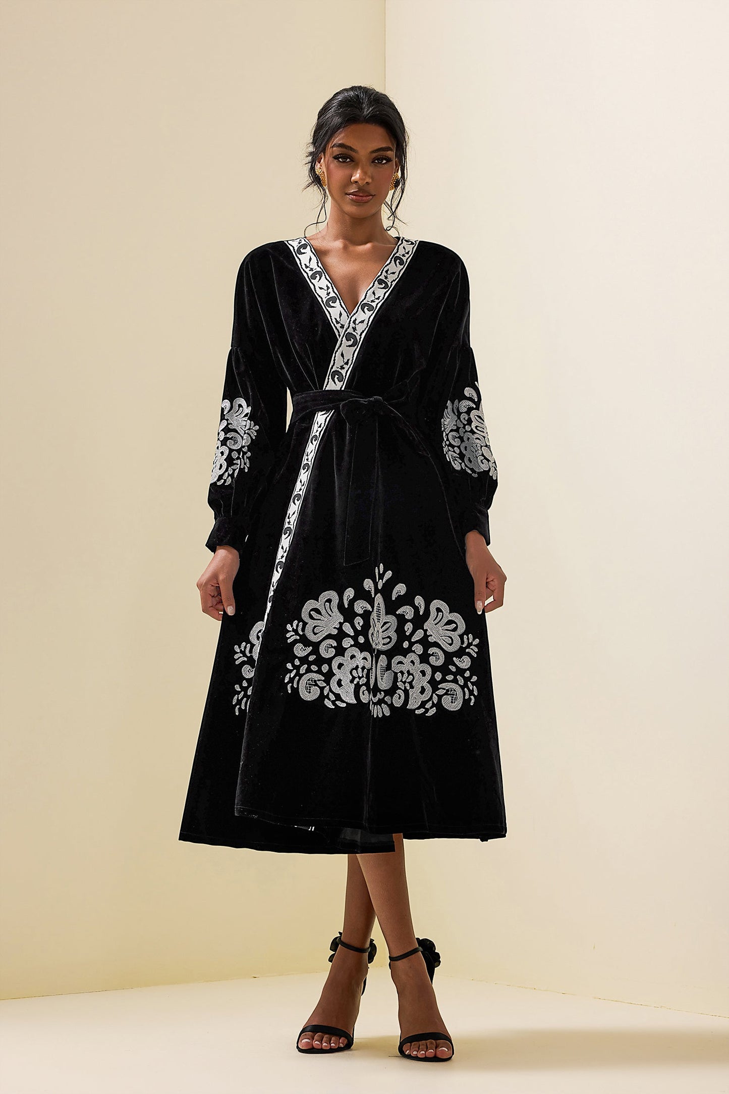 Well Tailored Dress with a Graceful Silhouette