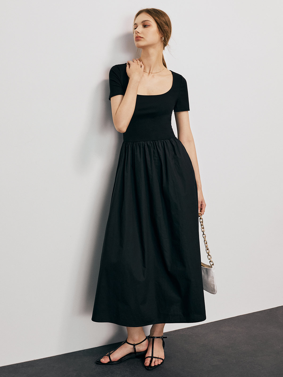Effortlessly Elegant Dress with a Timeless Design