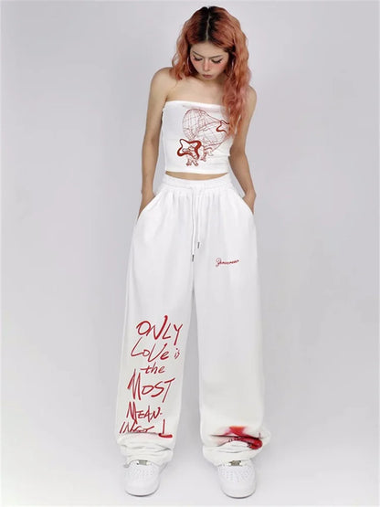 Effortlessly Elegant Pants with a Timeless Design