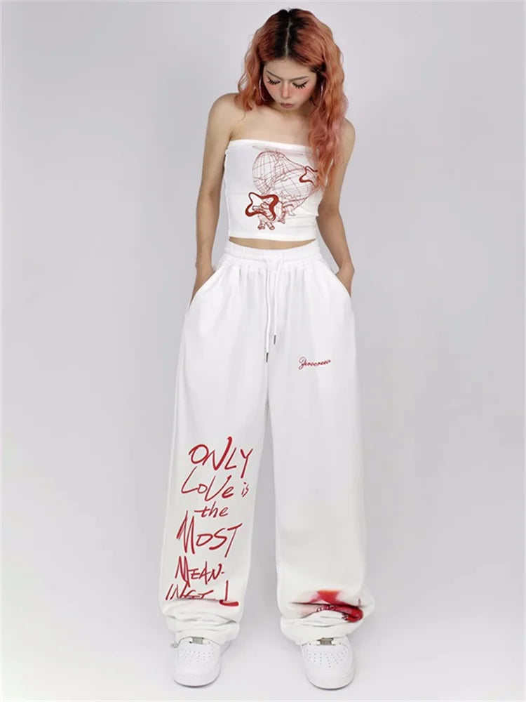 Effortlessly Elegant Pants with a Timeless Design