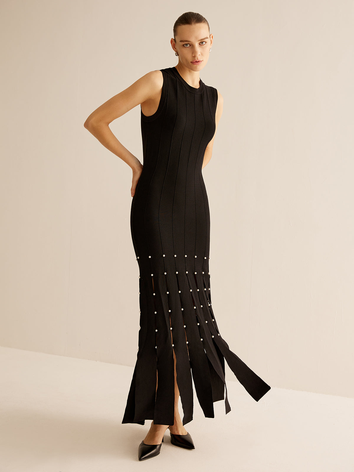 Well Tailored Sweater with a Graceful Silhouette
