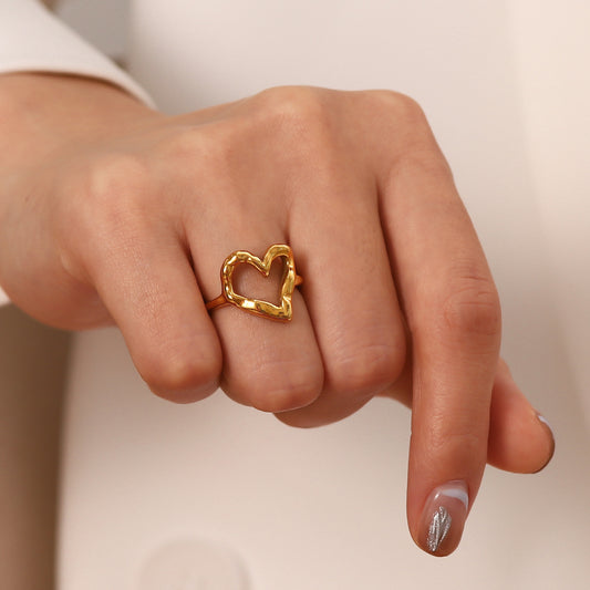 Classic Gold Ring with Timeless Appeal