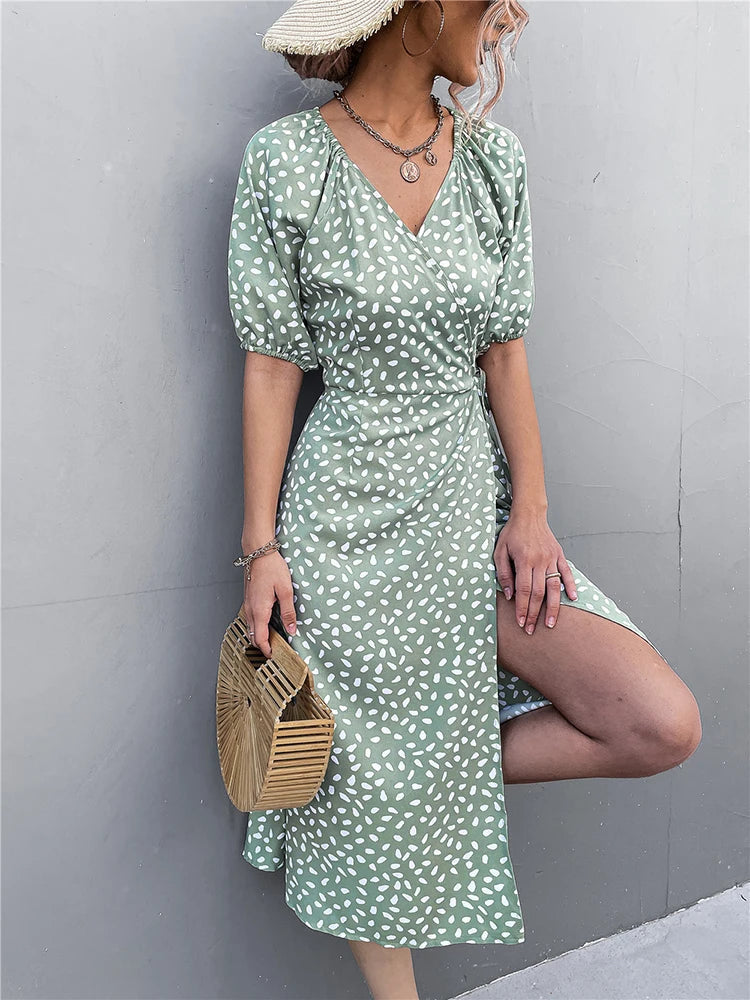 Gracefully Styled Dress for Any Occasion