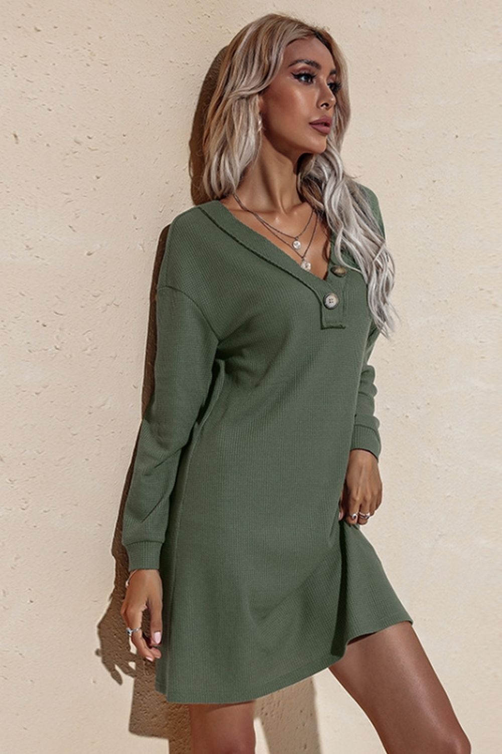 Beautifully Finished Dress in a Timeless Design