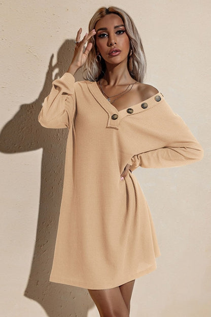 Beautifully Finished Dress in a Timeless Design