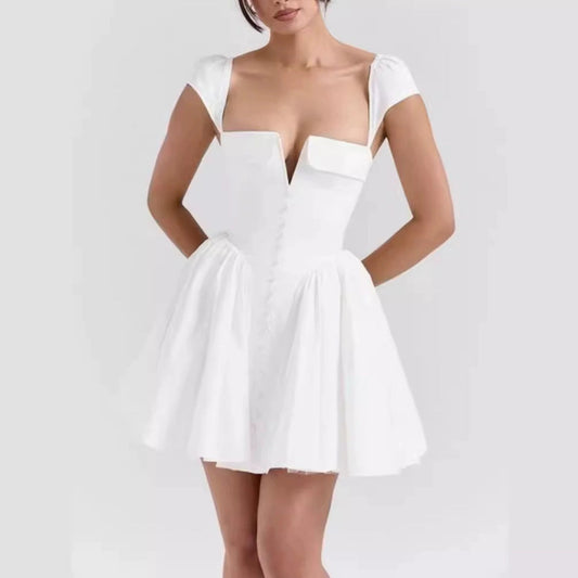 Well Tailored Dress with a Graceful Silhouette