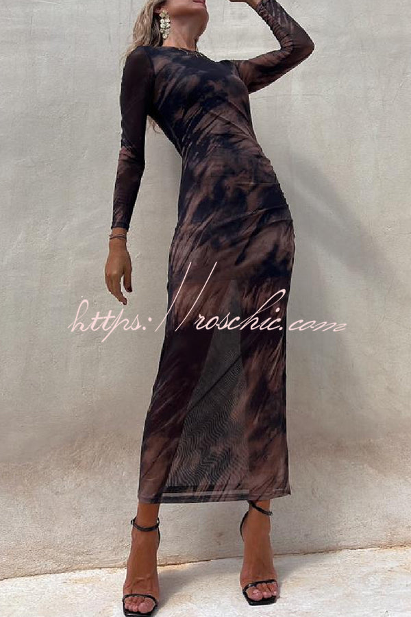 Well Tailored Dress with a Graceful Silhouette