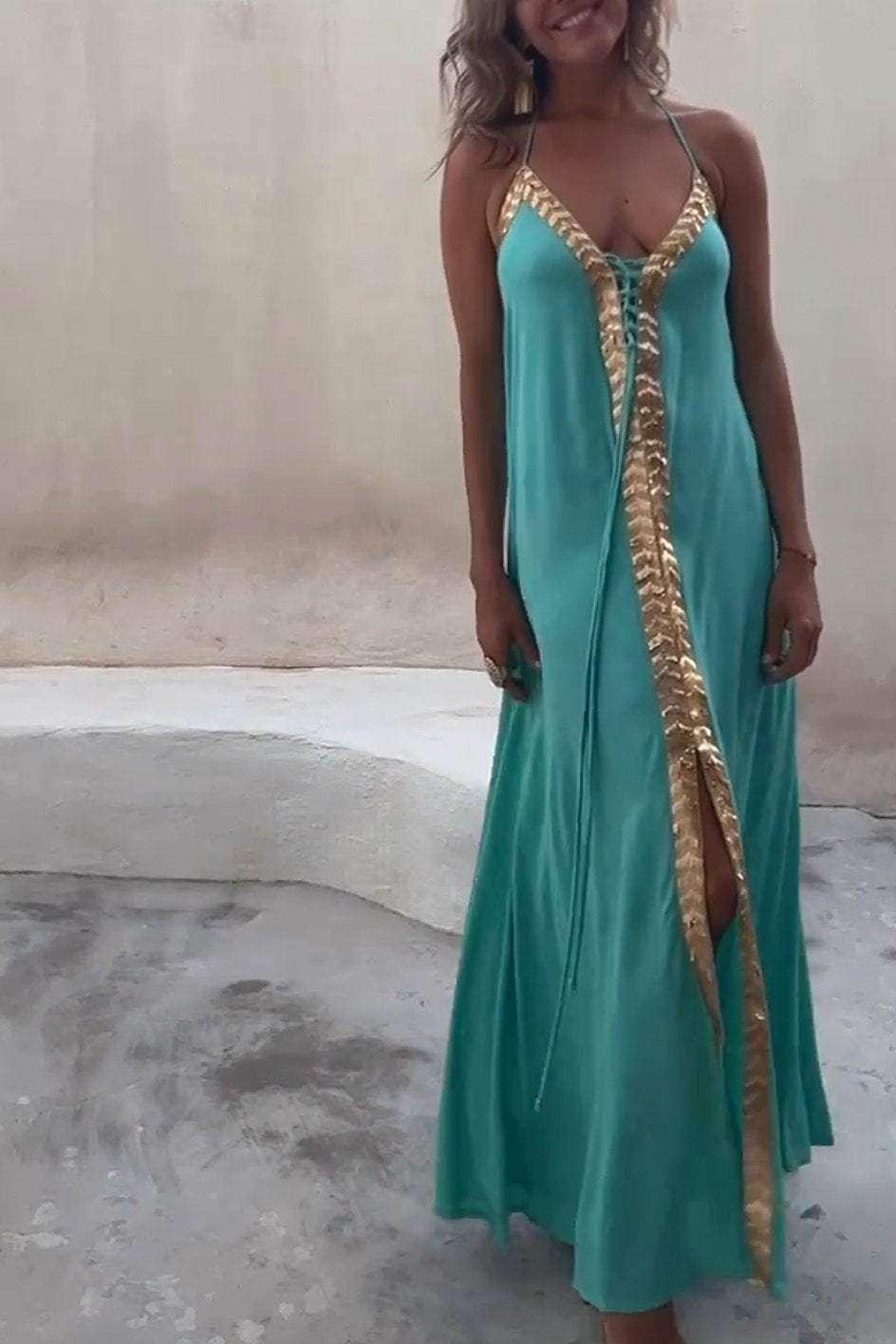 Beautifully Finished Dress in a Timeless Design