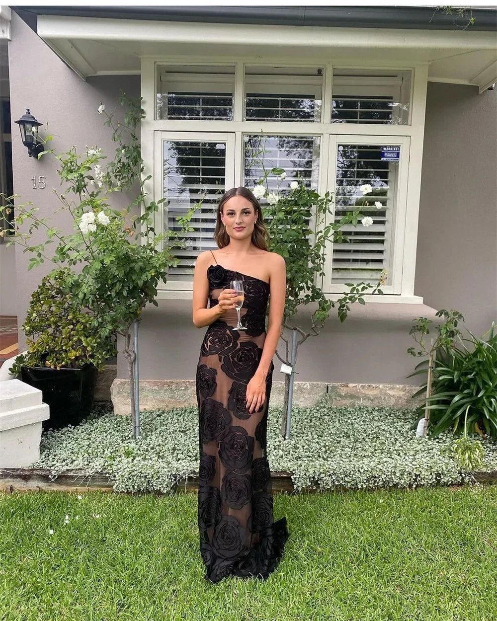 Effortlessly Elegant Dress with a Timeless Design