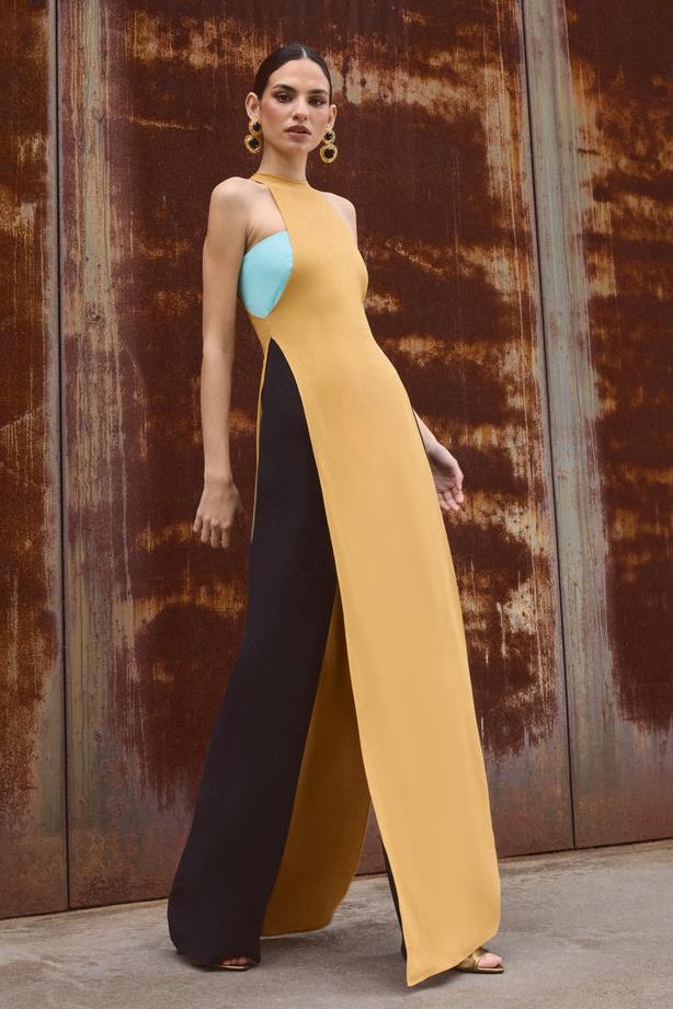 Well Tailored Garment with a Graceful Silhouette