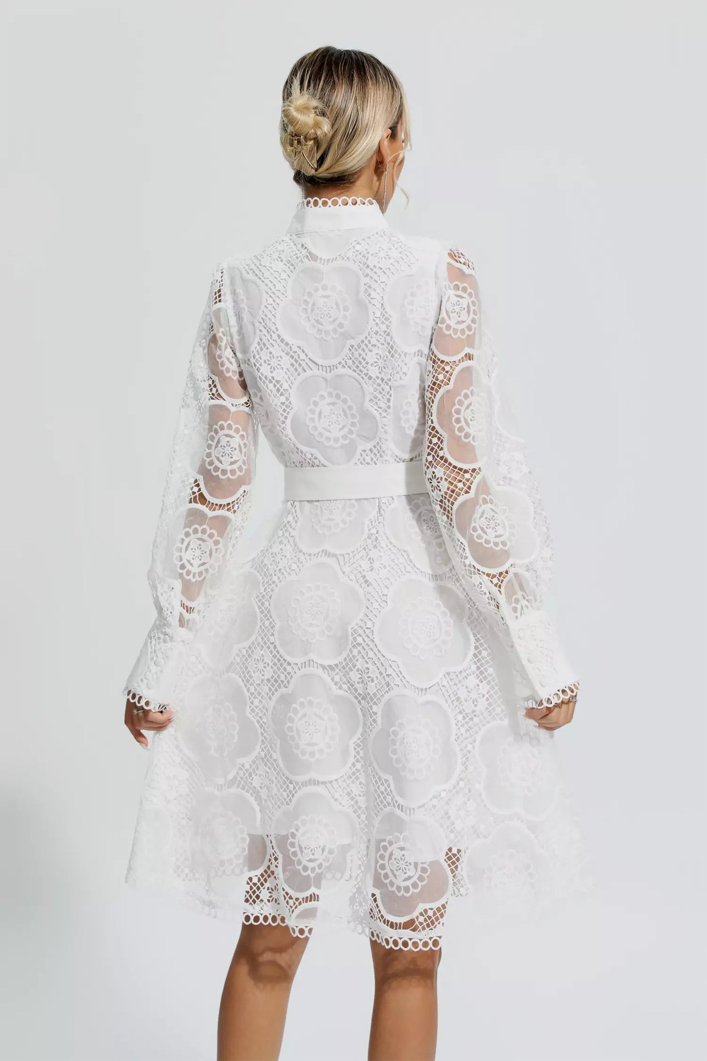 Beautifully Finished Dress in a Timeless Design