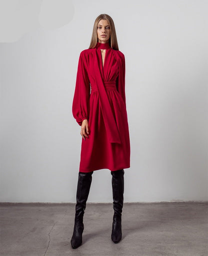 Beautifully Finished Dress in a Timeless Design