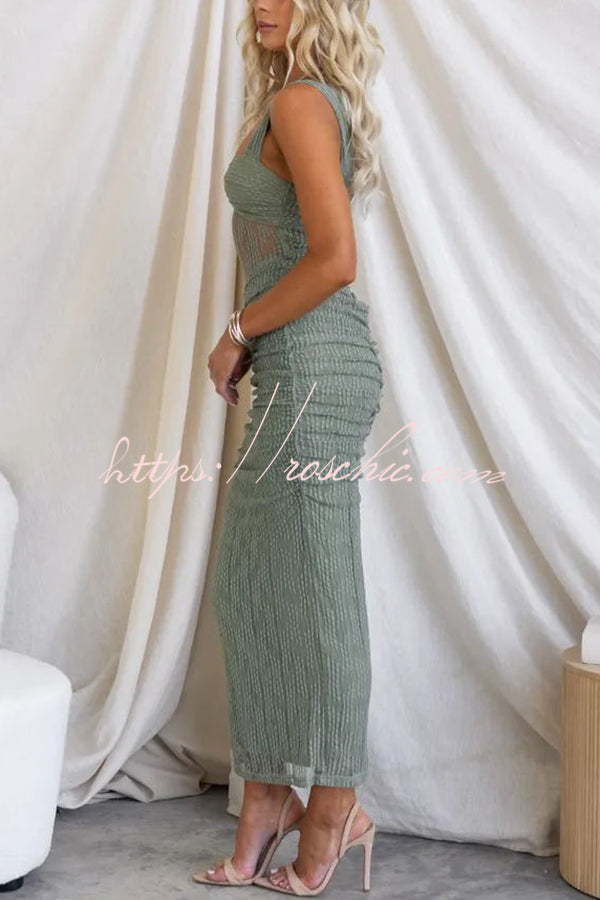 Effortlessly Elegant Dress with a Timeless Design
