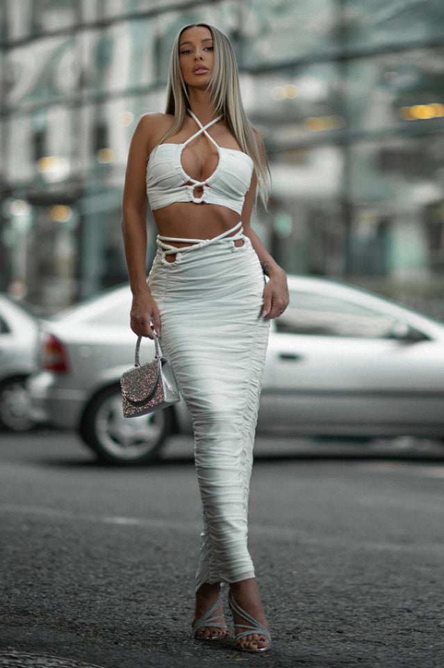 Effortlessly Elegant Dress with a Timeless Design