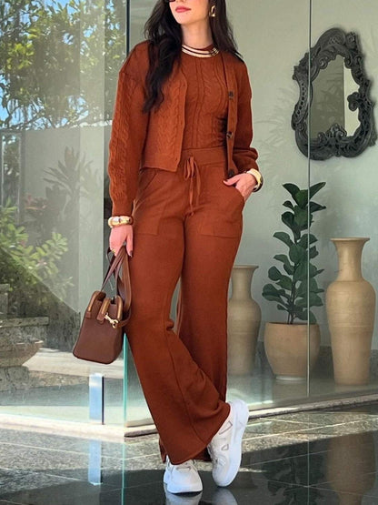 Effortlessly Elegant Pants with a Timeless Design