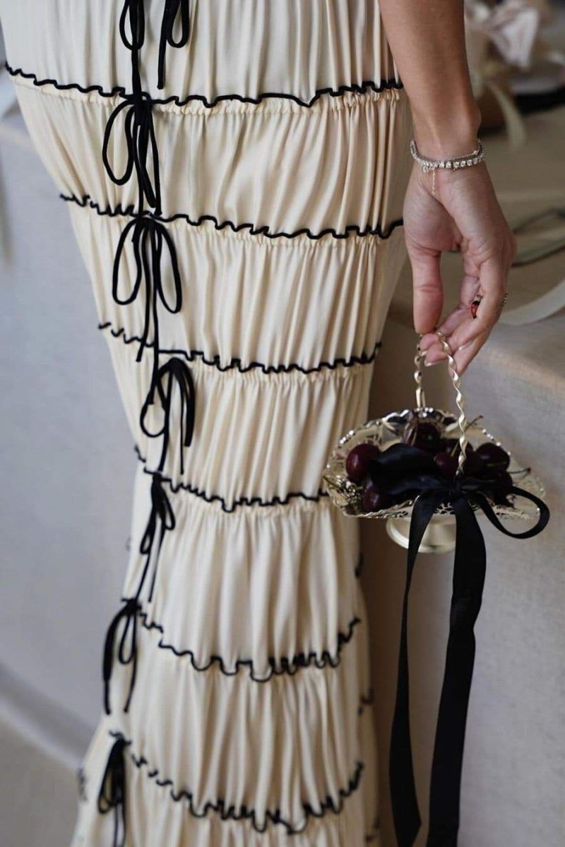 Well Tailored Dress with a Graceful Silhouette