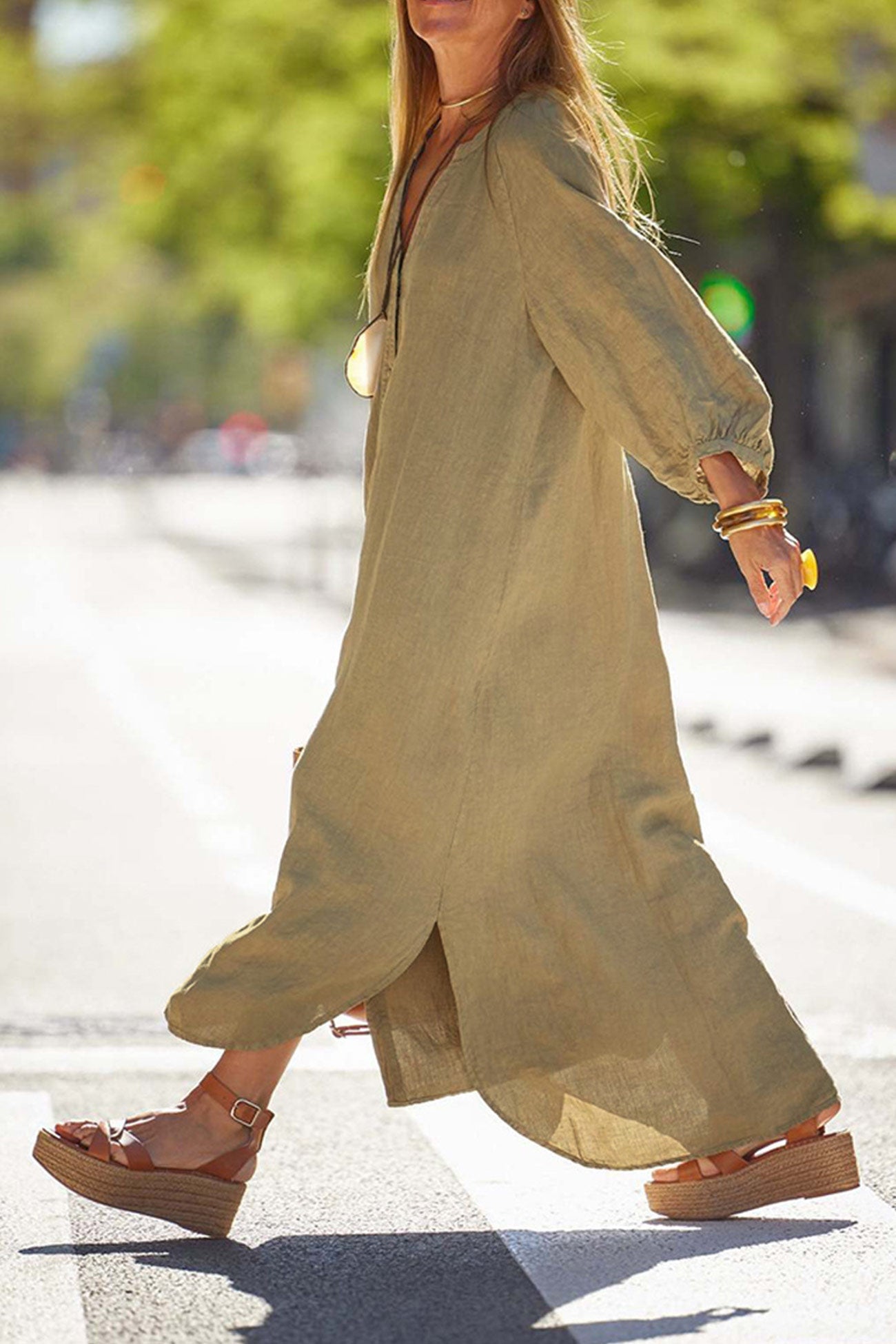 Beautifully Finished Dress in a Timeless Design