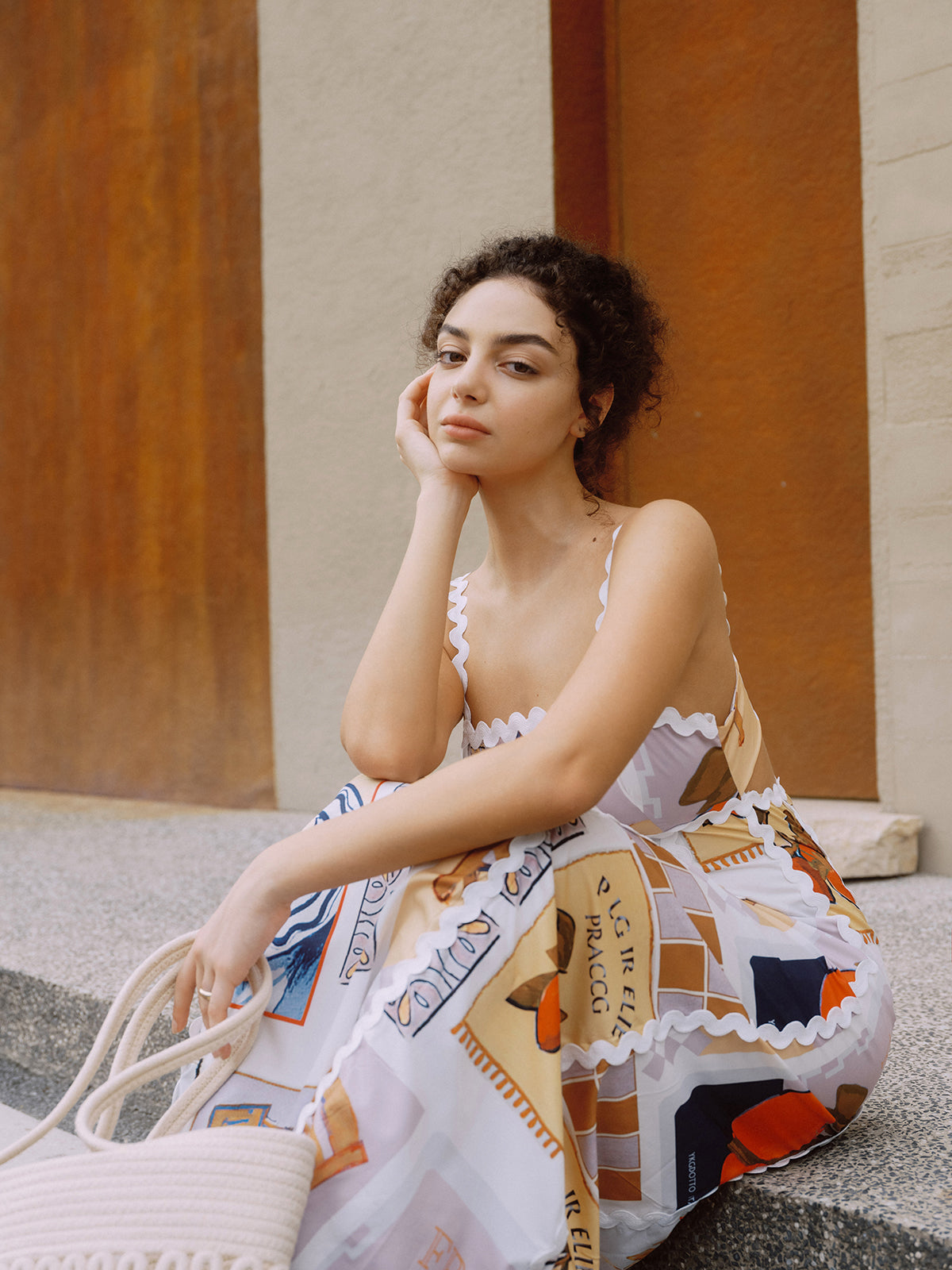 Effortlessly Elegant Dress with a Timeless Design