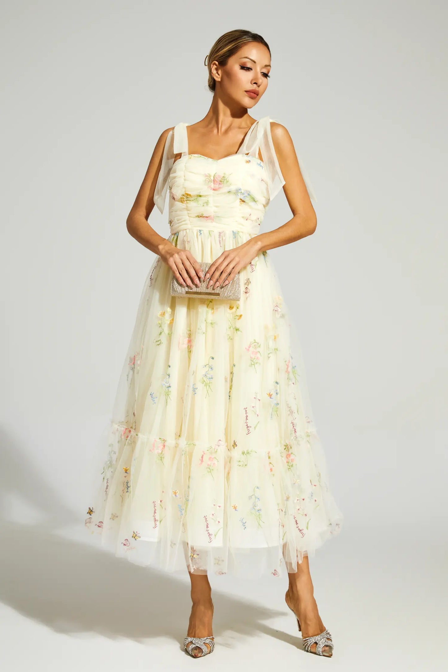 Effortlessly Elegant Dress with a Timeless Design