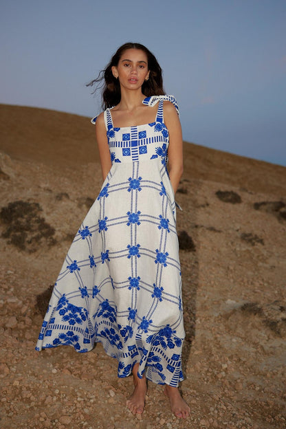 Beautifully Crafted Dress in a Classic Style