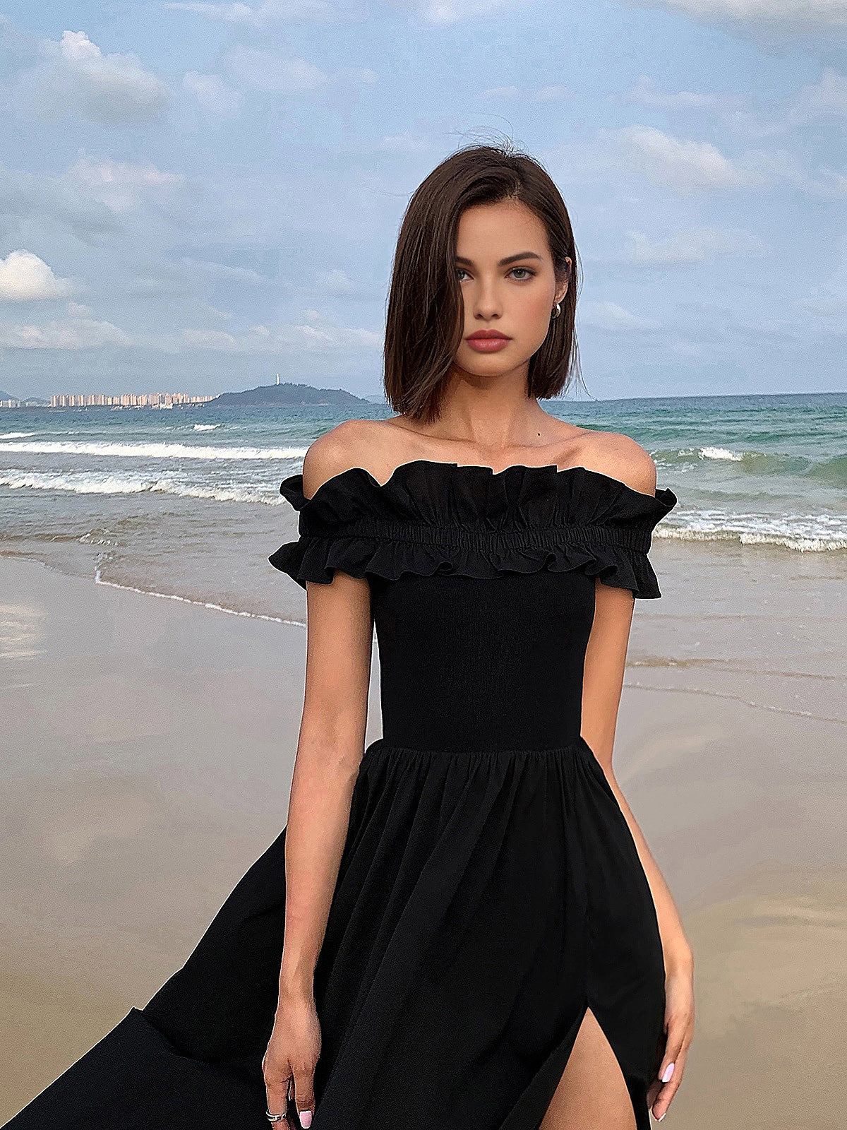 Beautifully Finished Dress in a Timeless Design