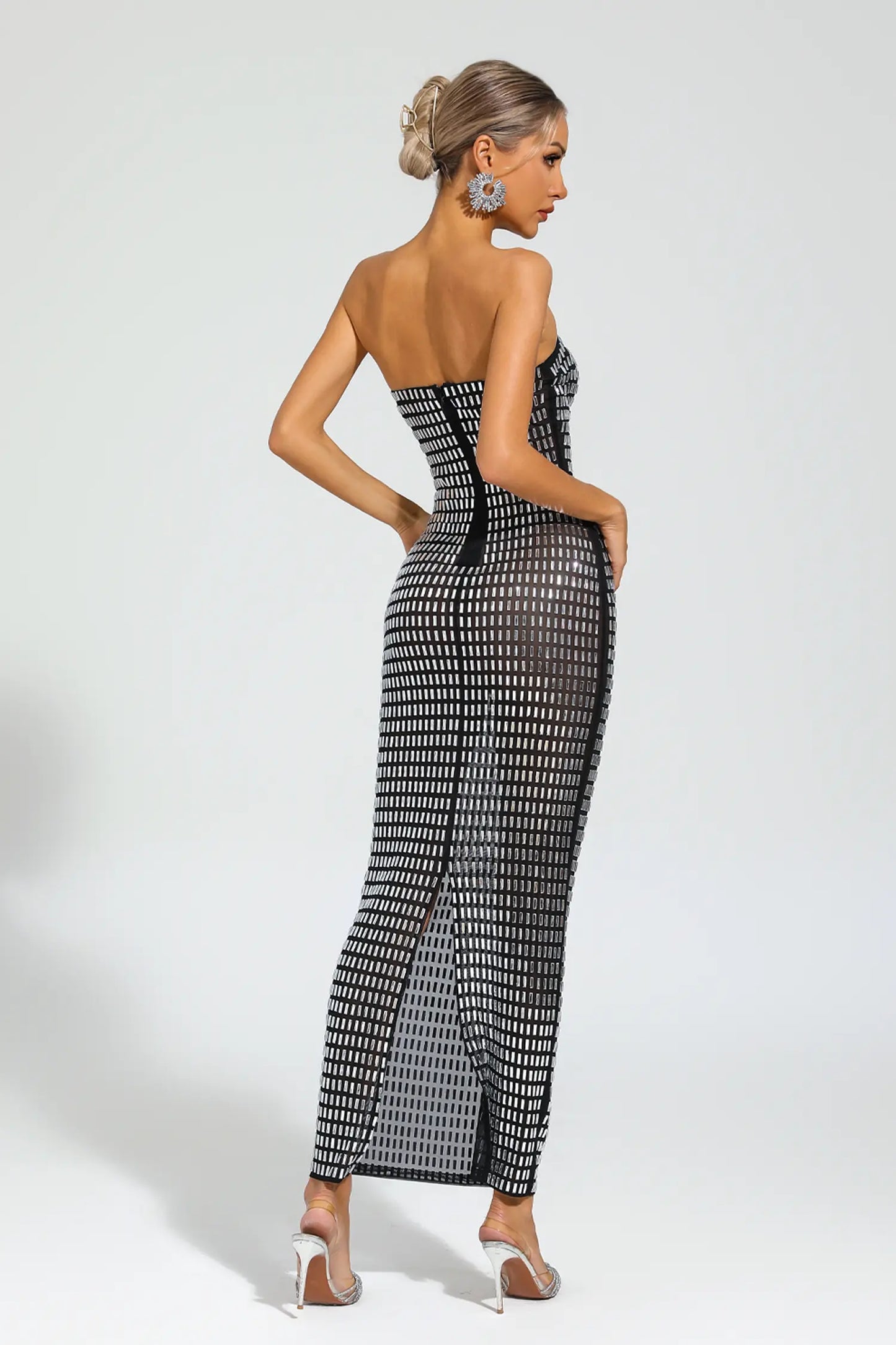 Gracefully Styled Dress for Any Occasion