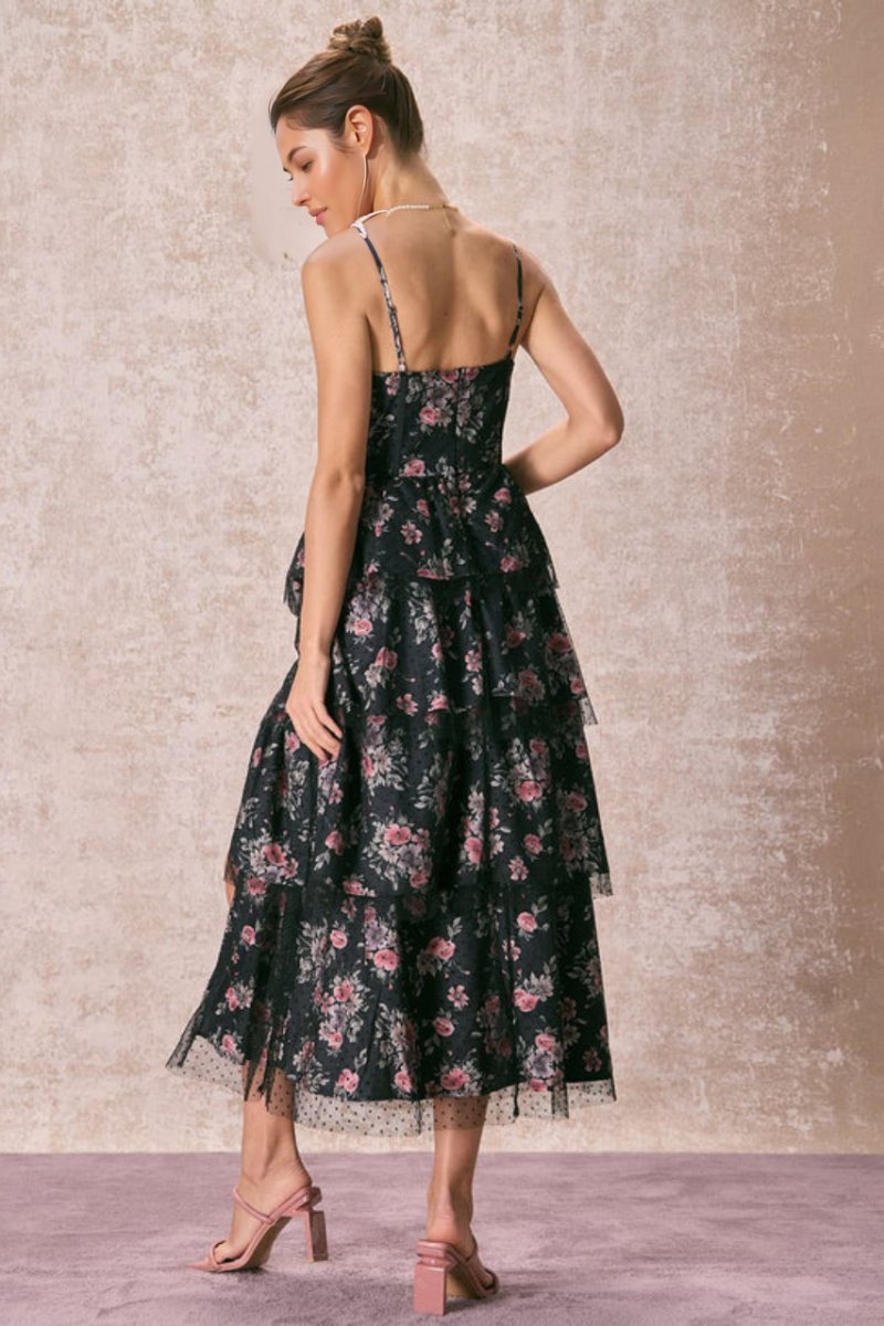 Beautifully Finished Dress in a Timeless Design