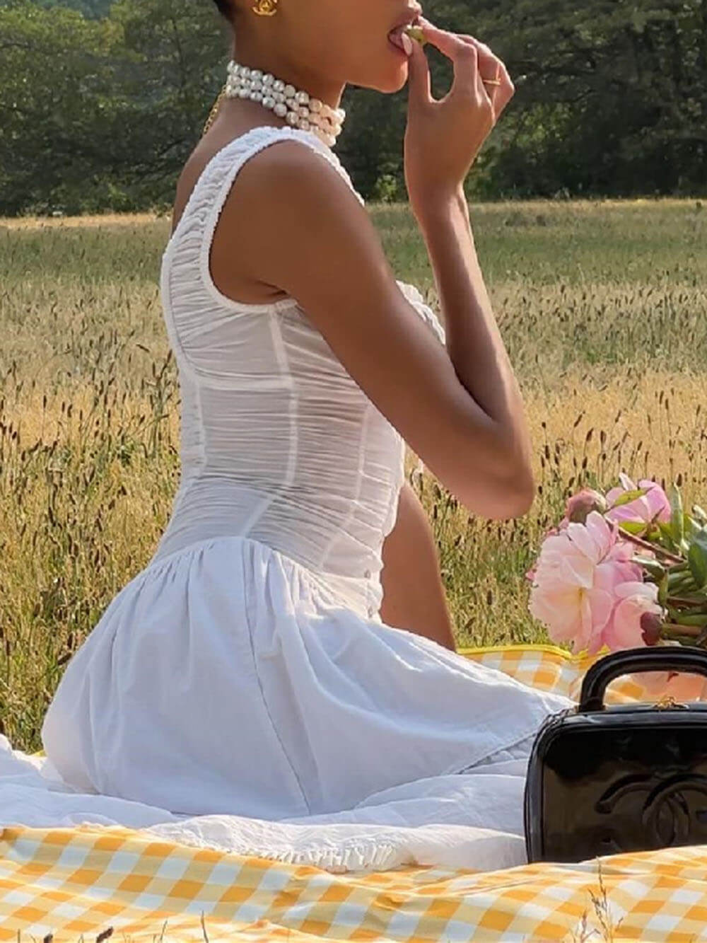 Well Tailored Dress with a Graceful Silhouette