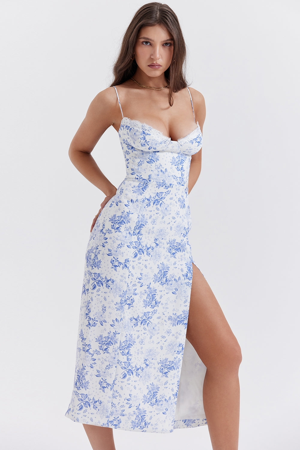 Well Tailored Dress with a Graceful Silhouette