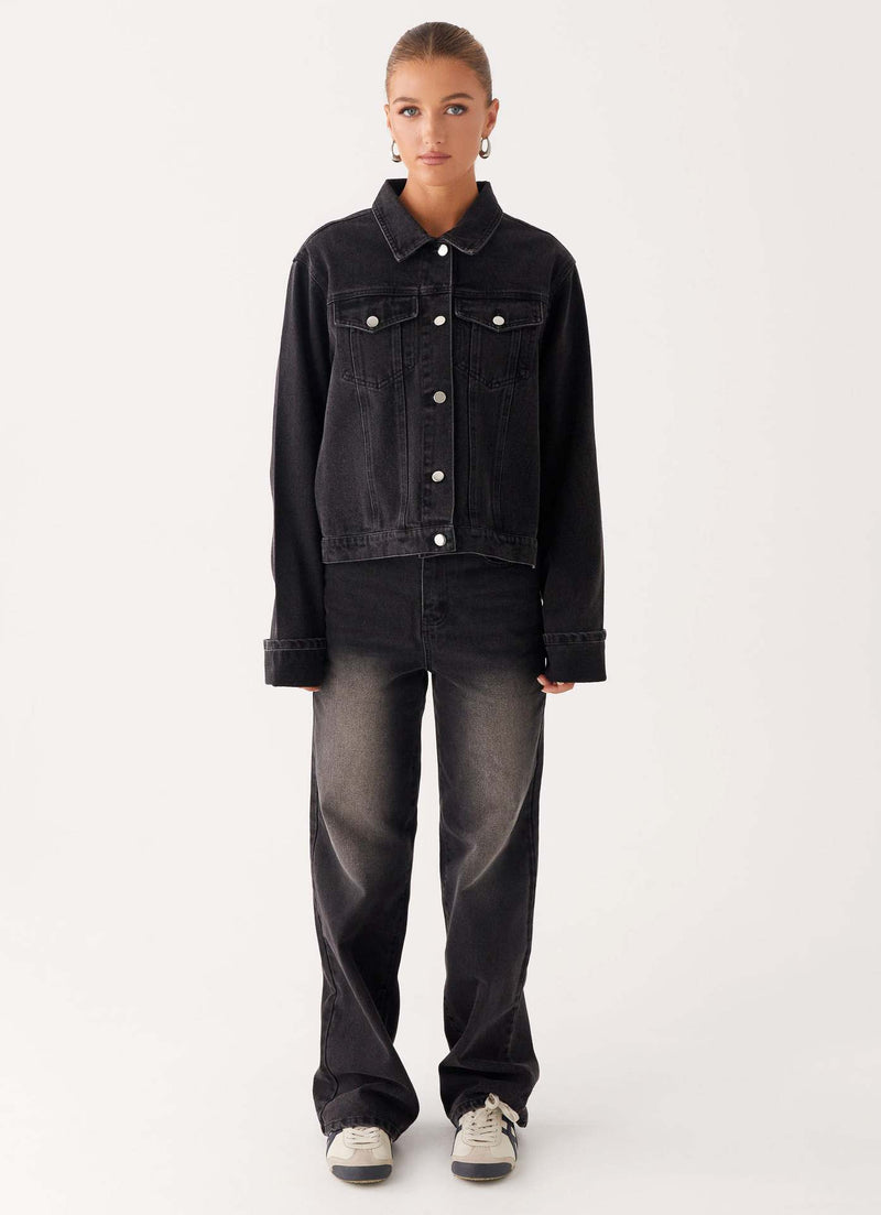 Well Tailored Jacket with a Graceful Silhouette