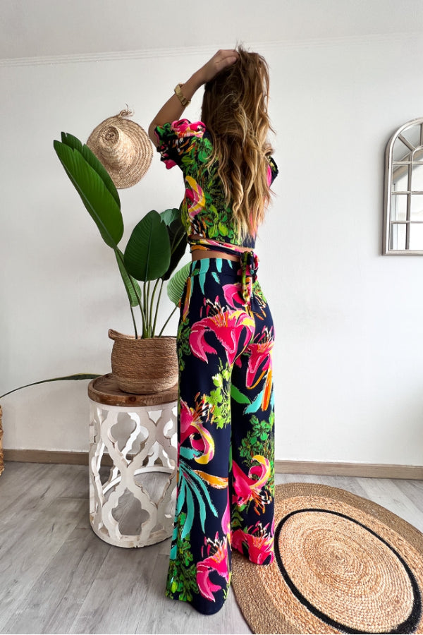 Classic Vintage Pants with a Flattering Fit