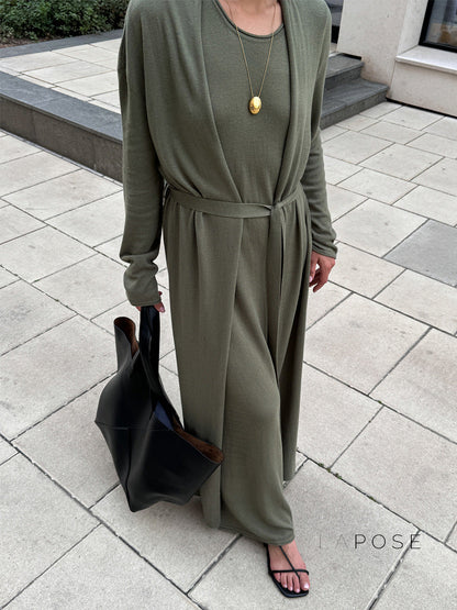 Effortlessly Elegant Dress with a Timeless Design