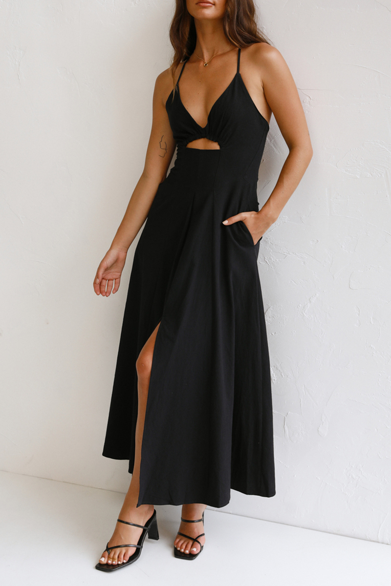 Effortlessly Elegant Dress with a Timeless Design