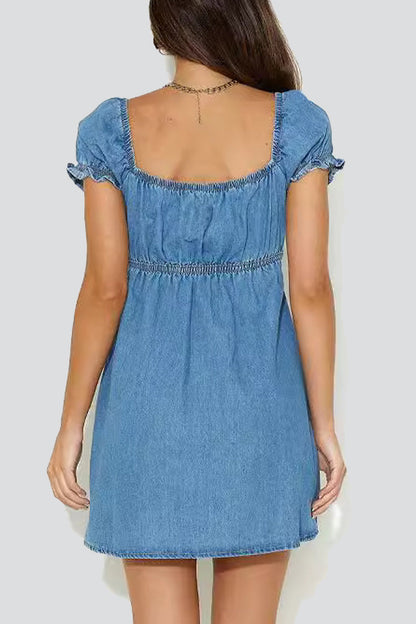 Effortlessly Elegant Dress with a Timeless Design