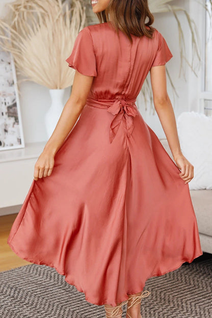 Effortlessly Elegant Dress with a Timeless Design