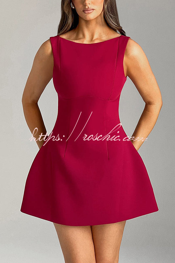 Beautifully Finished Dress in a Timeless Design