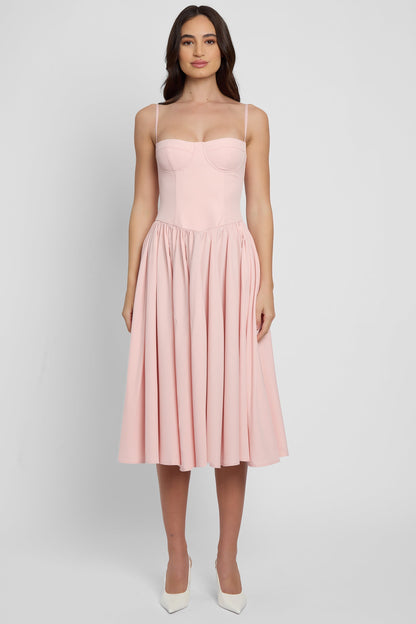 Well Tailored Dress with a Graceful Silhouette