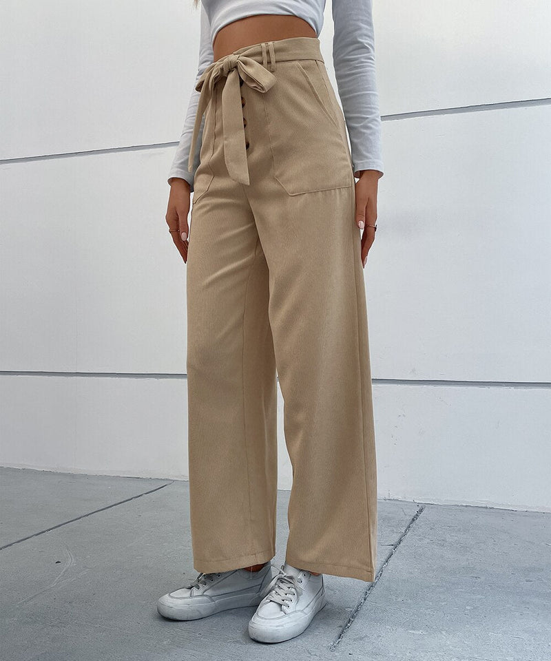 Effortlessly Elegant Pants with a Timeless Design