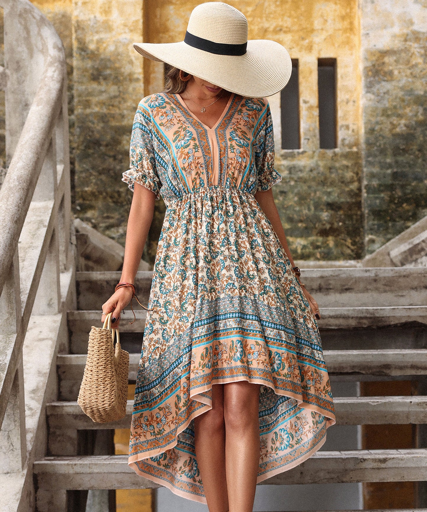 Effortlessly Elegant Dress with a Timeless Design
