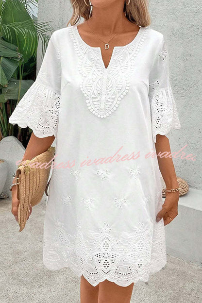 Beautifully Finished Dress in a Timeless Design