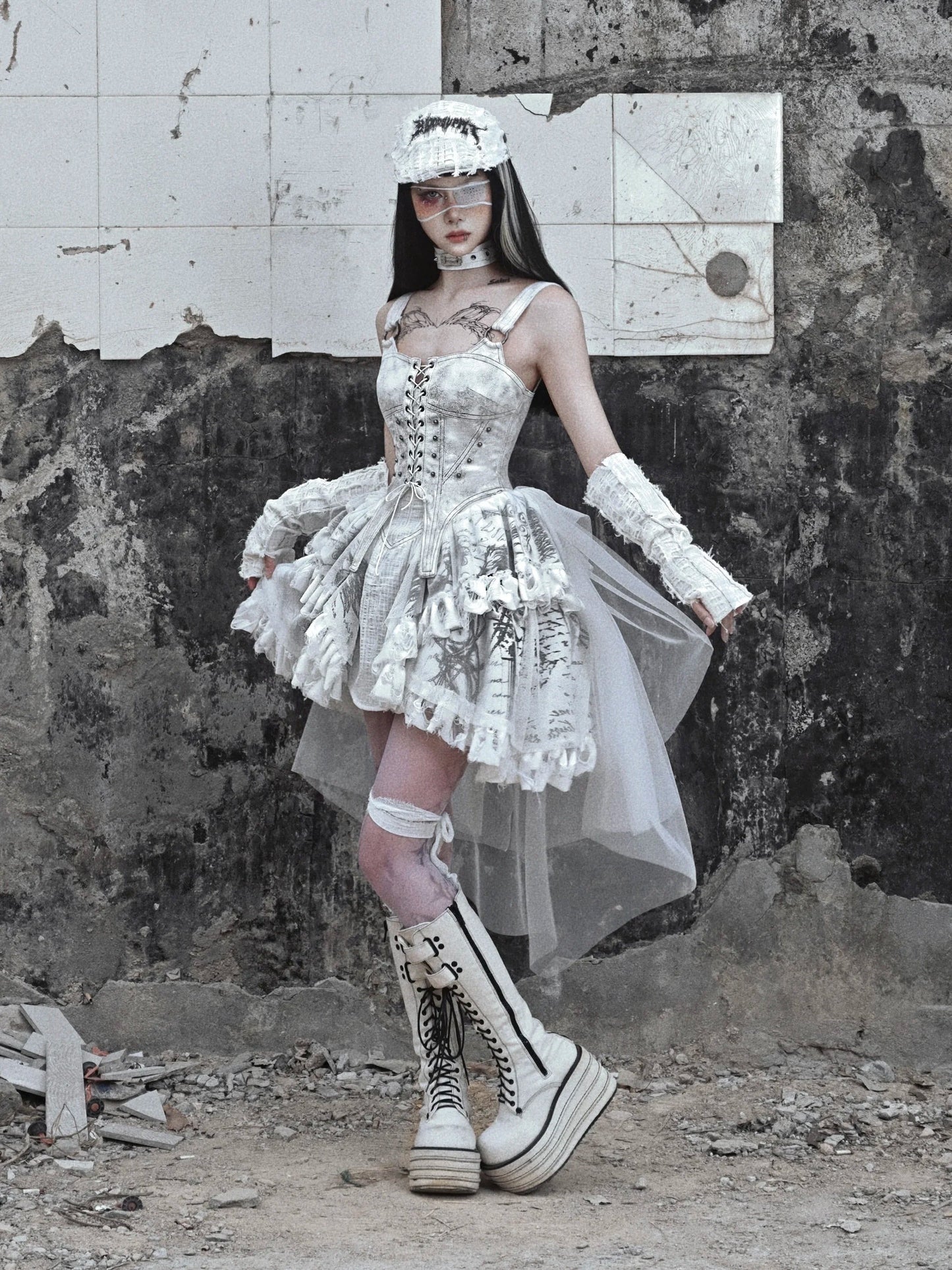 Well Tailored Dress with a Graceful Silhouette