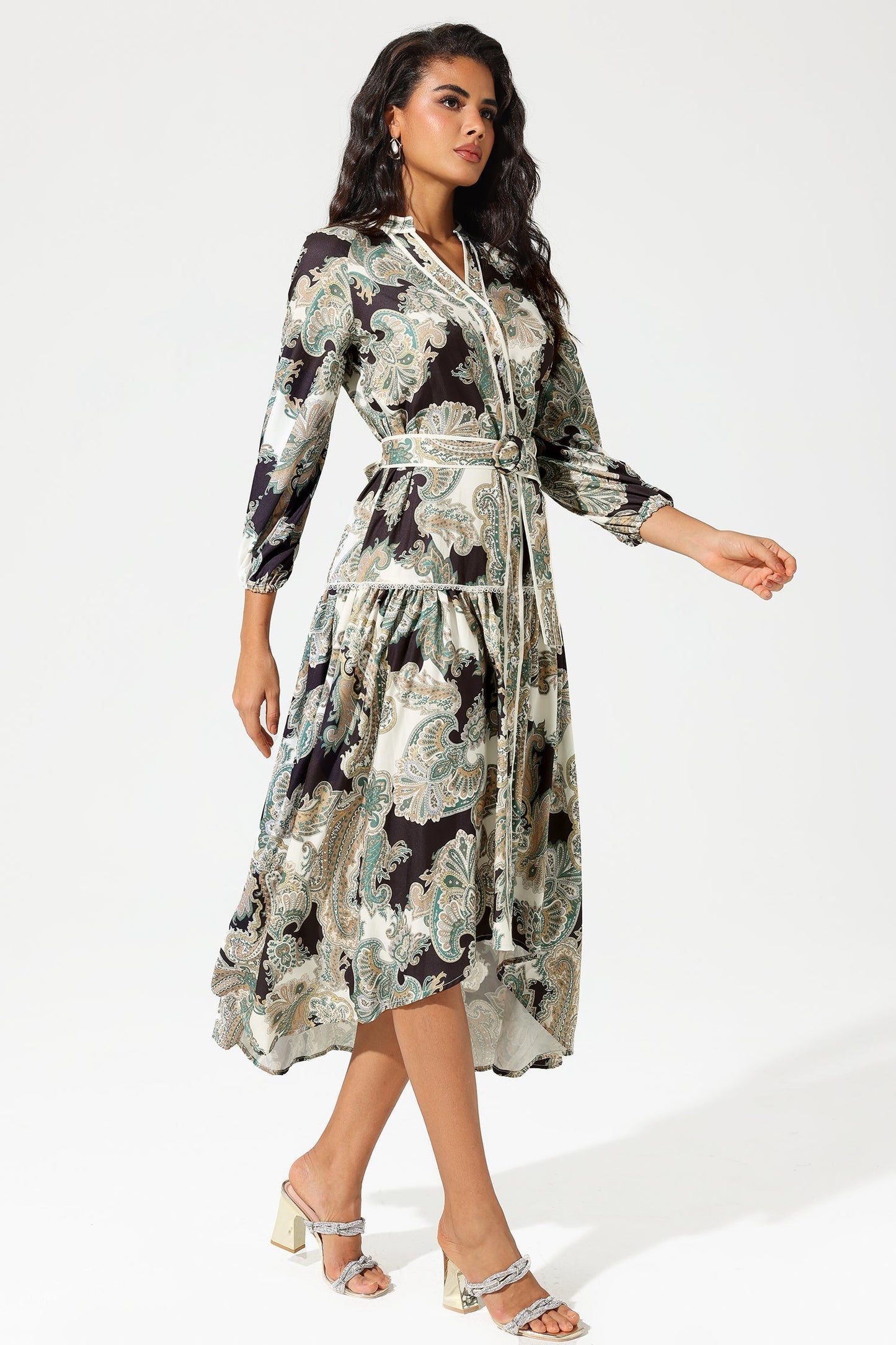 Beautifully Finished Dress in a Timeless Design