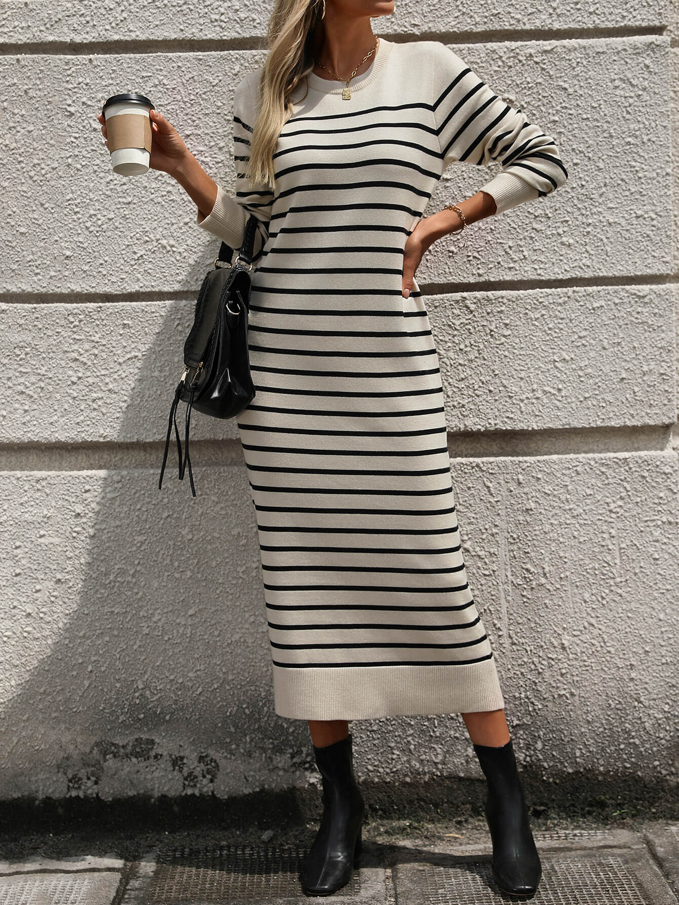 Effortlessly Elegant Sweater with a Timeless Design