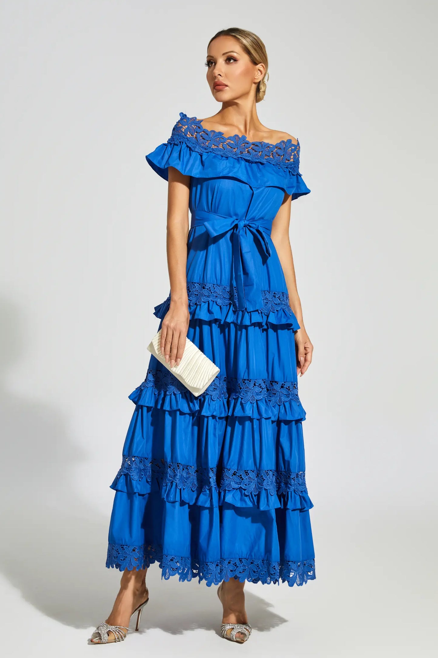 Effortlessly Elegant Dress with a Timeless Design