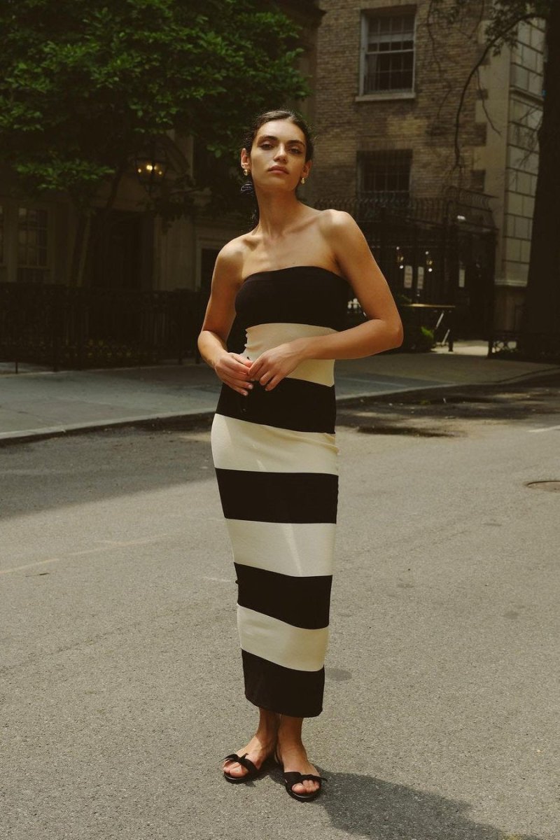 Beautifully Finished Dress in a Timeless Design