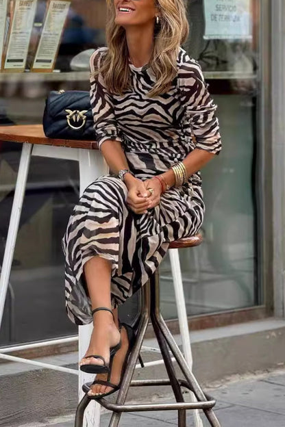 Classic Vintage Dress with a Flattering Fit