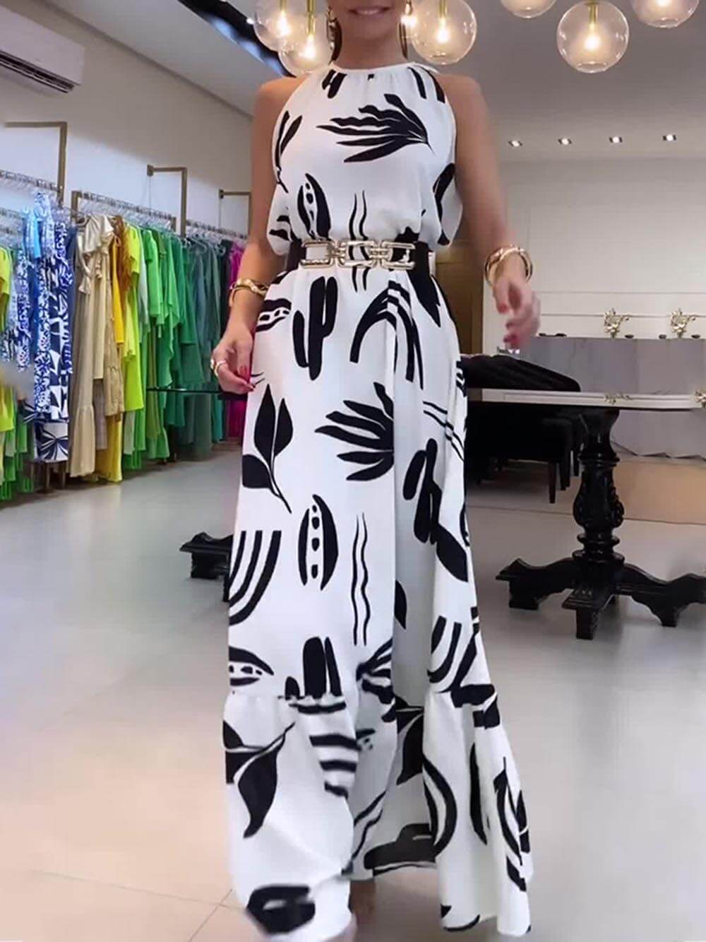 Beautifully Finished Dress in a Timeless Design