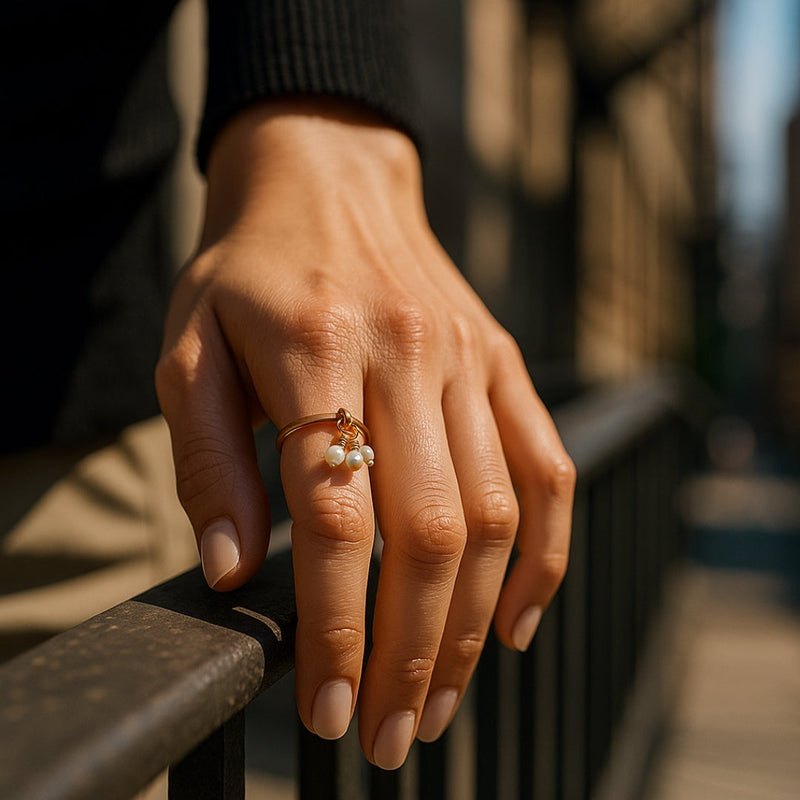 Classic Gold Ring with Timeless Appeal