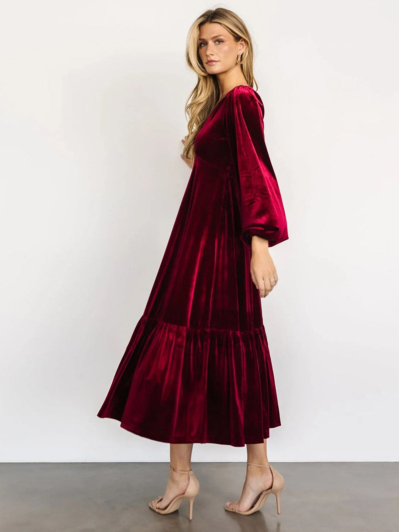 Beautifully Finished Dress in a Timeless Design